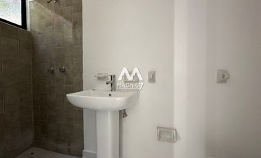 RENTA CASA CON USO DE SUELO  MIXTO