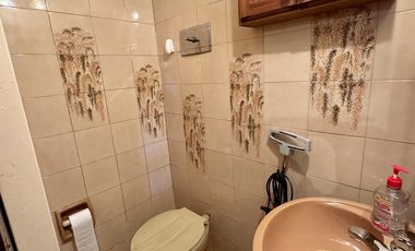 inmejorable casa con cochera - amplio fondo con patio y terraza