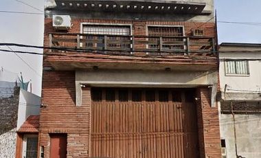 Depósito en planta libre con oficinas en planta alta en Lanus