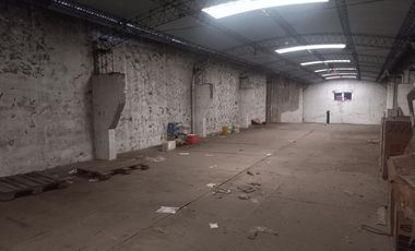 Depósito en planta libre con oficinas en planta alta en Lanus