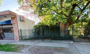 Casa en venta - 3 Dormitorios 1 Baño - Berazategui