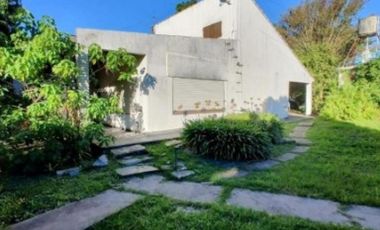 Casa en venta - 3 Dormitorios 1 Baño - Berazategui