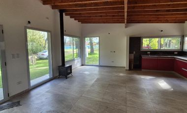 Casa en venta - 3 Dormitorios 1 Baño - Costa del Este