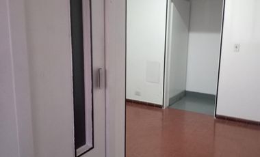 Venta departamento de 3 ambientes con balcón y espacio guardacoche.