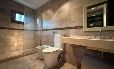 Casa en venta - 4 Dormitorios 2 Baños - Pinamar