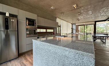 Casa en venta - 4 Dormitorios 2 Baños - Pinamar