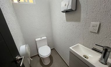 Casa en RENTA Toluca, Hacienda del Valle II, rápida salida a CDMX. Cerca de Plaza Santin.