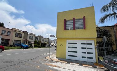 Casa en RENTA Toluca, Hacienda del Valle II, rápida salida a CDMX. Cerca de Plaza Santin.