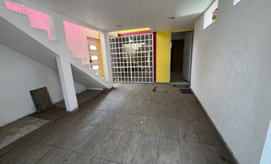 Casa en RENTA Toluca, Hacienda del Valle II, rápida salida a CDMX. Cerca de Plaza Santin.