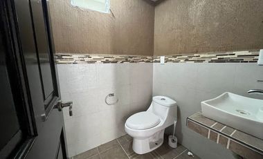 Casa en RENTA Toluca, Hacienda del Valle II, rápida salida a CDMX. Cerca de Plaza Santin.