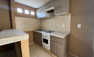 Casa en RENTA Toluca, Hacienda del Valle II, rápida salida a CDMX. Cerca de Plaza Santin.