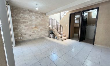 Casa en RENTA Toluca, Hacienda del Valle II, rápida salida a CDMX. Cerca de Plaza Santin.