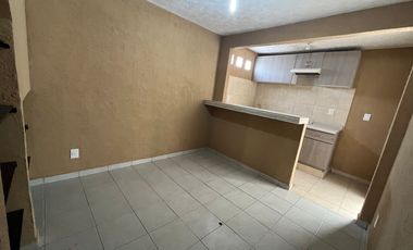 Casa en RENTA Toluca, Hacienda del Valle II, rápida salida a CDMX. Cerca de Plaza Santin.