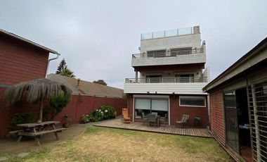 Arriendo por noche en febrero,  casa a pasos de la playa