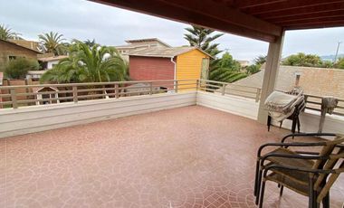 Arriendo por noche en febrero,  casa a pasos de la playa