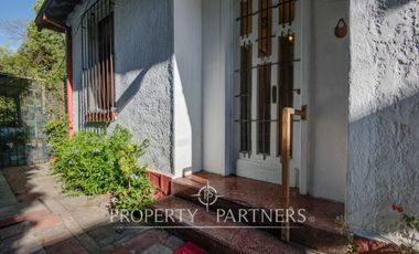 Casa en venta para remodelar en amplio terreno, opción comercial, Providencia