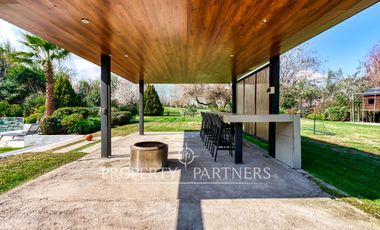 Casa estilo moderno con excelentes terminaciones en Las Brisas de Chicureo