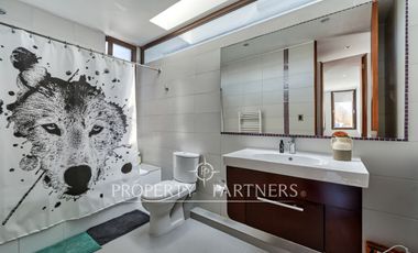 Casa estilo moderno con excelentes terminaciones en Las Brisas de Chicureo