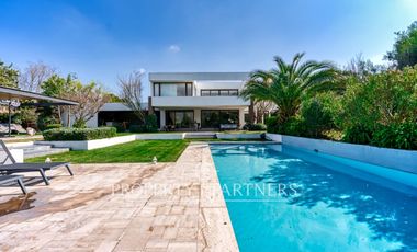 Casa estilo moderno con excelentes terminaciones en Las Brisas de Chicureo