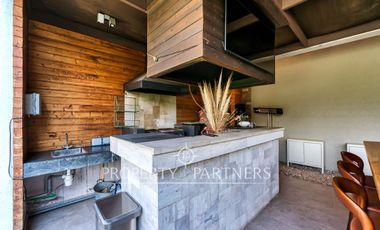 Casa estilo moderno con excelentes terminaciones en Las Brisas de Chicureo