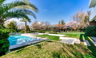 Casa estilo moderno con excelentes terminaciones en Las Brisas de Chicureo