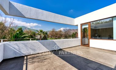 Casa estilo moderno con excelentes terminaciones en Las Brisas de Chicureo