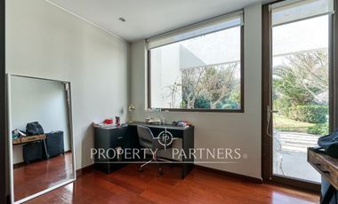 Casa estilo moderno con excelentes terminaciones en Las Brisas de Chicureo