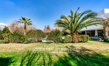 Casa estilo moderno con excelentes terminaciones en Las Brisas de Chicureo