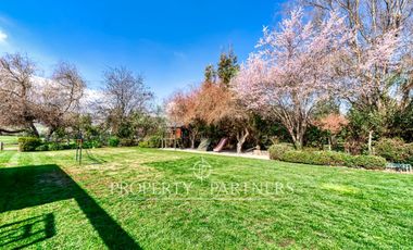 Casa estilo moderno con excelentes terminaciones en Las Brisas de Chicureo
