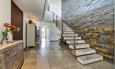 Casa estilo moderno con excelentes terminaciones en Las Brisas de Chicureo