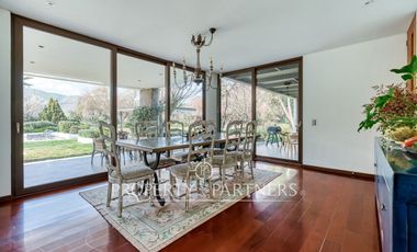 Casa estilo moderno con excelentes terminaciones en Las Brisas de Chicureo