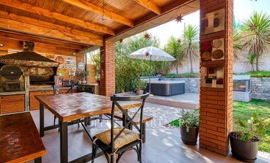 Arriendo de maravillosa casa en el mejor sector de Peñalolén.