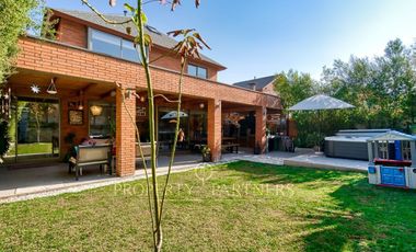 Arriendo de maravillosa casa en el mejor sector de Peñalolén.