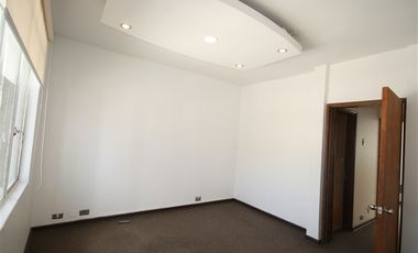 Oficina en Arriendo en Metro Santa Lucia // Miraflores // Alameda