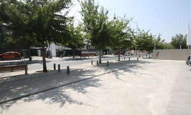 Local Comercial en Arriendo en Av. Vitacura // Gerónimo de Alderete // Las Hualtatas