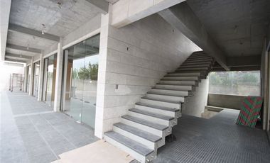 Local Comercial en Arriendo en Av. Vitacura // Gerónimo de Alderete // Las Hualtatas
