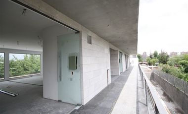 Local Comercial en Arriendo en Av. Vitacura // Gerónimo de Alderete // Las Hualtatas