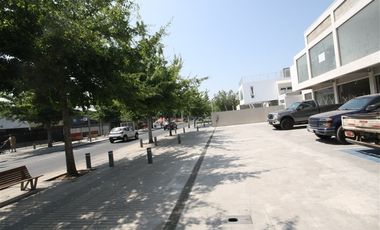 Local Comercial en Arriendo en Av. Vitacura // Gerónimo de Alderete // Las Hualtatas