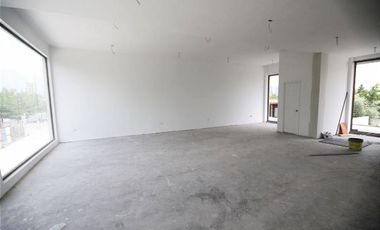 Local Comercial en Arriendo en Av. Vitacura // Gerónimo de Alderete // Las Hualtatas