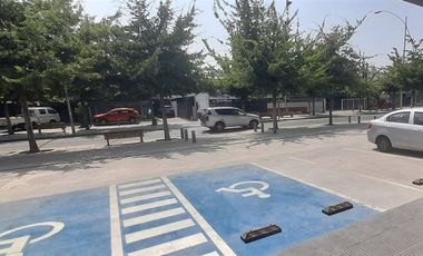 Local Comercial en Arriendo en Av. Vitacura // Gerónimo de Alderete // Las Hualtatas