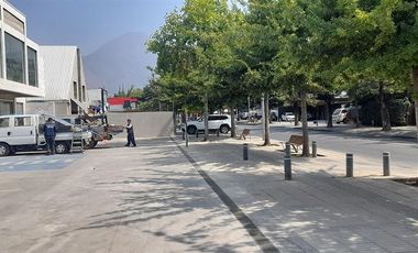 Local Comercial en Arriendo en Av. Vitacura // Gerónimo de Alderete // Las Hualtatas