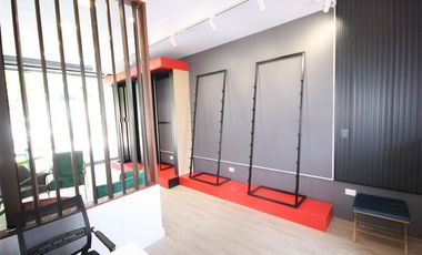 Local Comercial en Arriendo en Av. Vitacura // Gerónimo de Alderete // Las Hualtatas