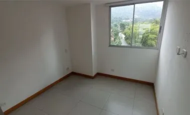Apartamento en arriendo loma del esmeraldal, envigado.