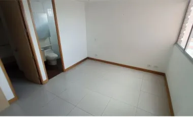 Apartamento en arriendo loma del esmeraldal, envigado.