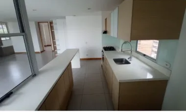 Apartamento en arriendo loma del esmeraldal, envigado.