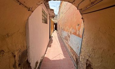 CASA EN VENTA ANTIGUA/TERRENO CENTRICO PARA DESARROLLO – Colonia Analco, Guadala