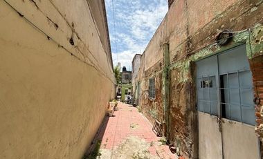 CASA EN VENTA ANTIGUA/TERRENO CENTRICO PARA DESARROLLO – Colonia Analco, Guadala