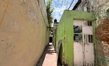 CASA EN VENTA ANTIGUA/TERRENO CENTRICO PARA DESARROLLO – Colonia Analco, Guadala