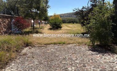 TERRENO EN VENTA EN FRACC. GRANJAS RESIDENCIALES EN TEQUISQUIAPAN. Milton