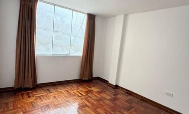 Alquiler de amplio departamento en Surco